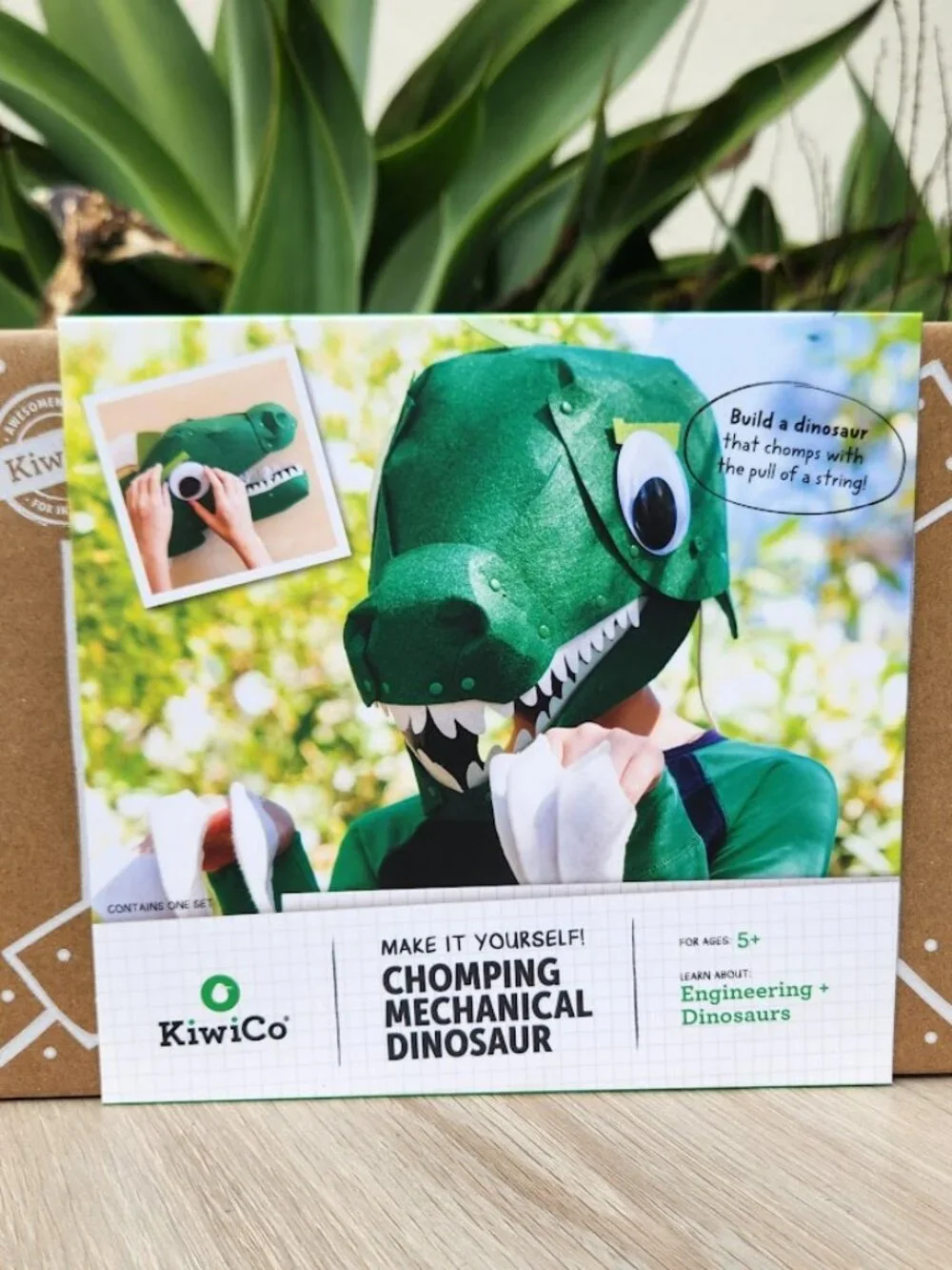 NEW KiwiCo. Kiwi Co. Chomping Head Paleontologist Fossils Dinosaur Science Kit C